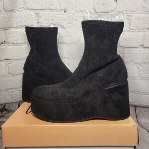 Wild Pair Women's Earlee Platform Faux Suede Zip-up Boots